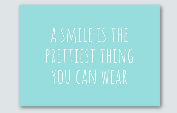 Postkarte A smile is the prettiest thing you can wear