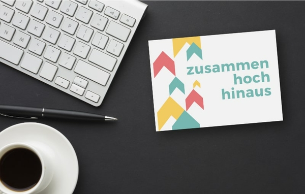 Zusammen hoch hinaus: Postkarten für Software-Firmen