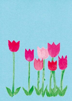 Tulpen vor Himmel - Postkarte jetzt online verschicken